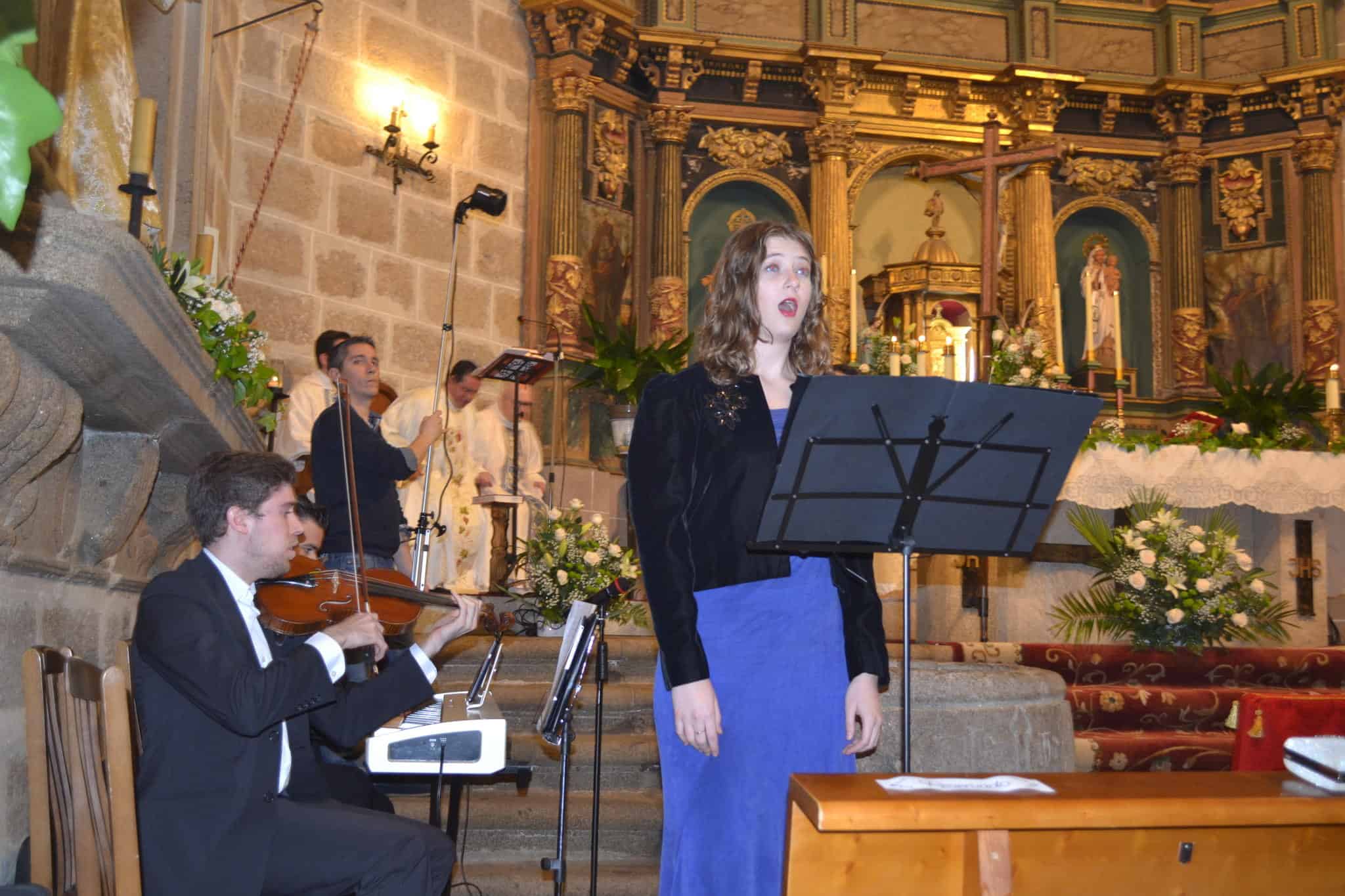 Ceremonia religiosa con violín y voz
